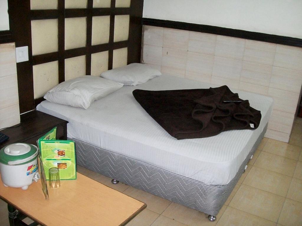 Hotel Milan Continental Delhi  Zimmer foto