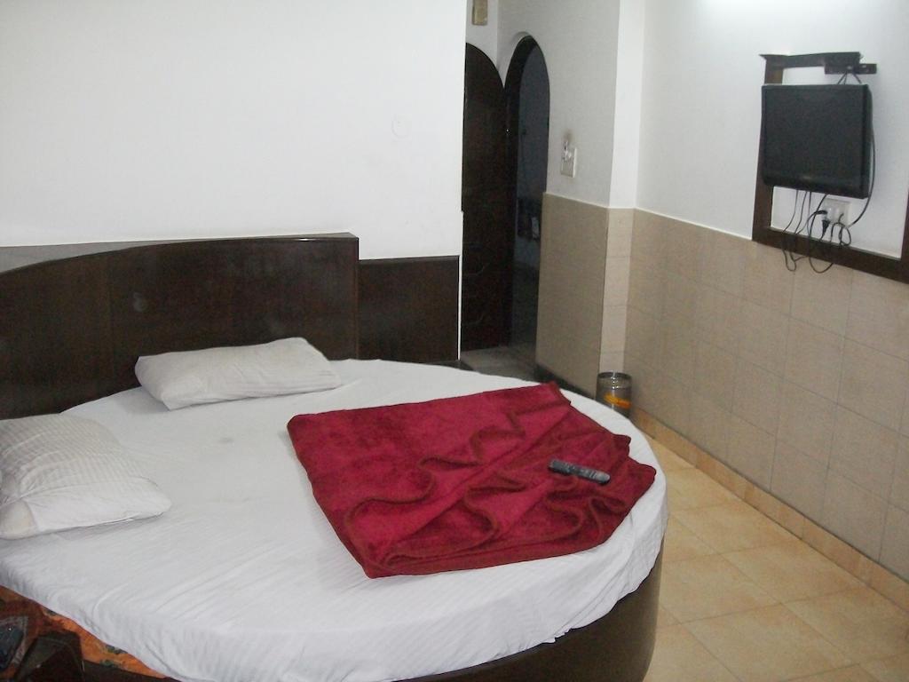Hotel Milan Continental Delhi  Exterior foto